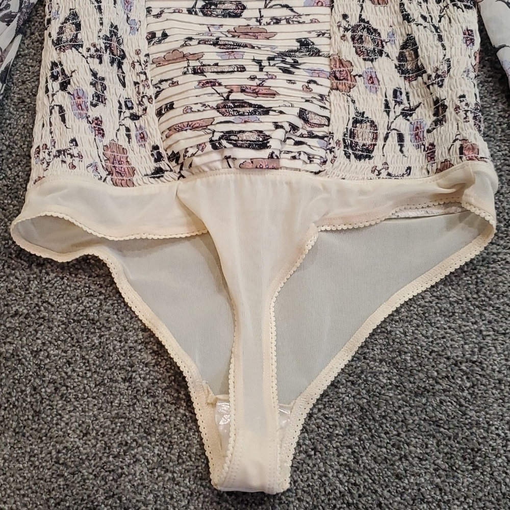 NWT Free People Brunch Date Floral Bodysuit sz XS - Picture 6 of 13